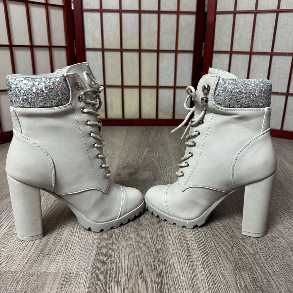 NEW in BOX Glitter Accent Chinky Heel Lace-Up Ankle Boots Sz 9 - Picture 2 of 9